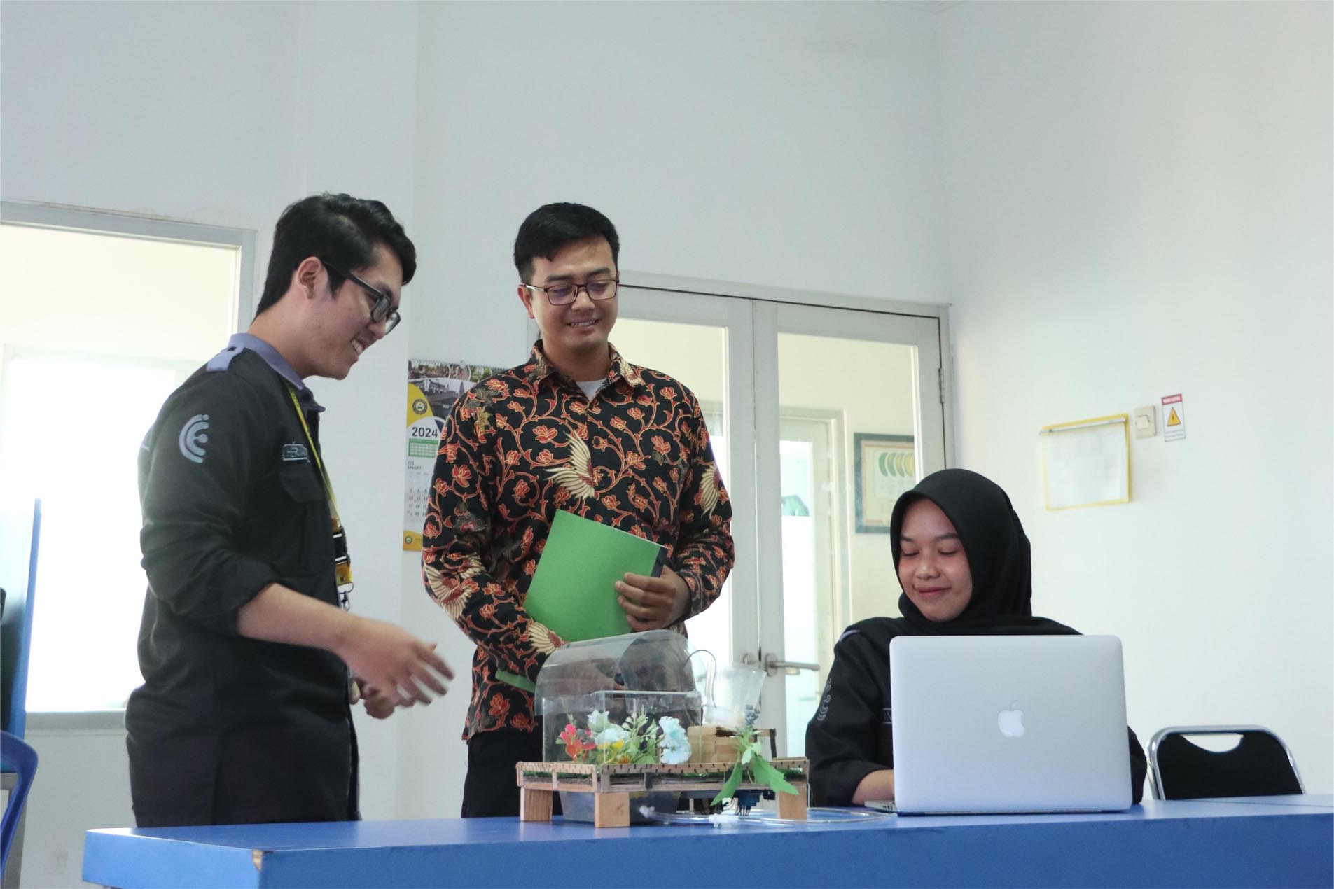 Apa Keuntungan Kuliah Teknik Industri dan Bagaimana Cara Mendapatkan Kelas Karyawan di Universitas Umum?