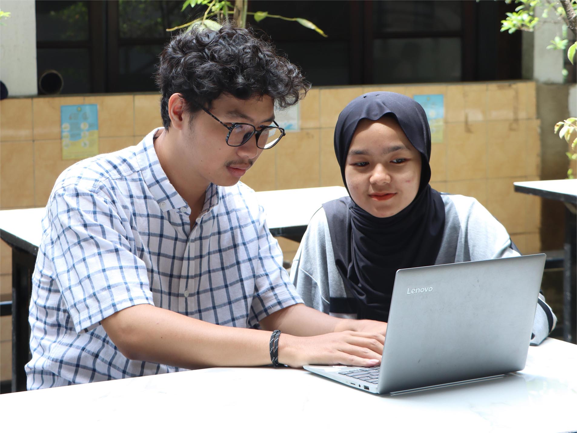 Tertarik Kuliah S1 Sistem Informasi Gratis Melalui Program Beasiswa Rektor Kuota Terbatas?