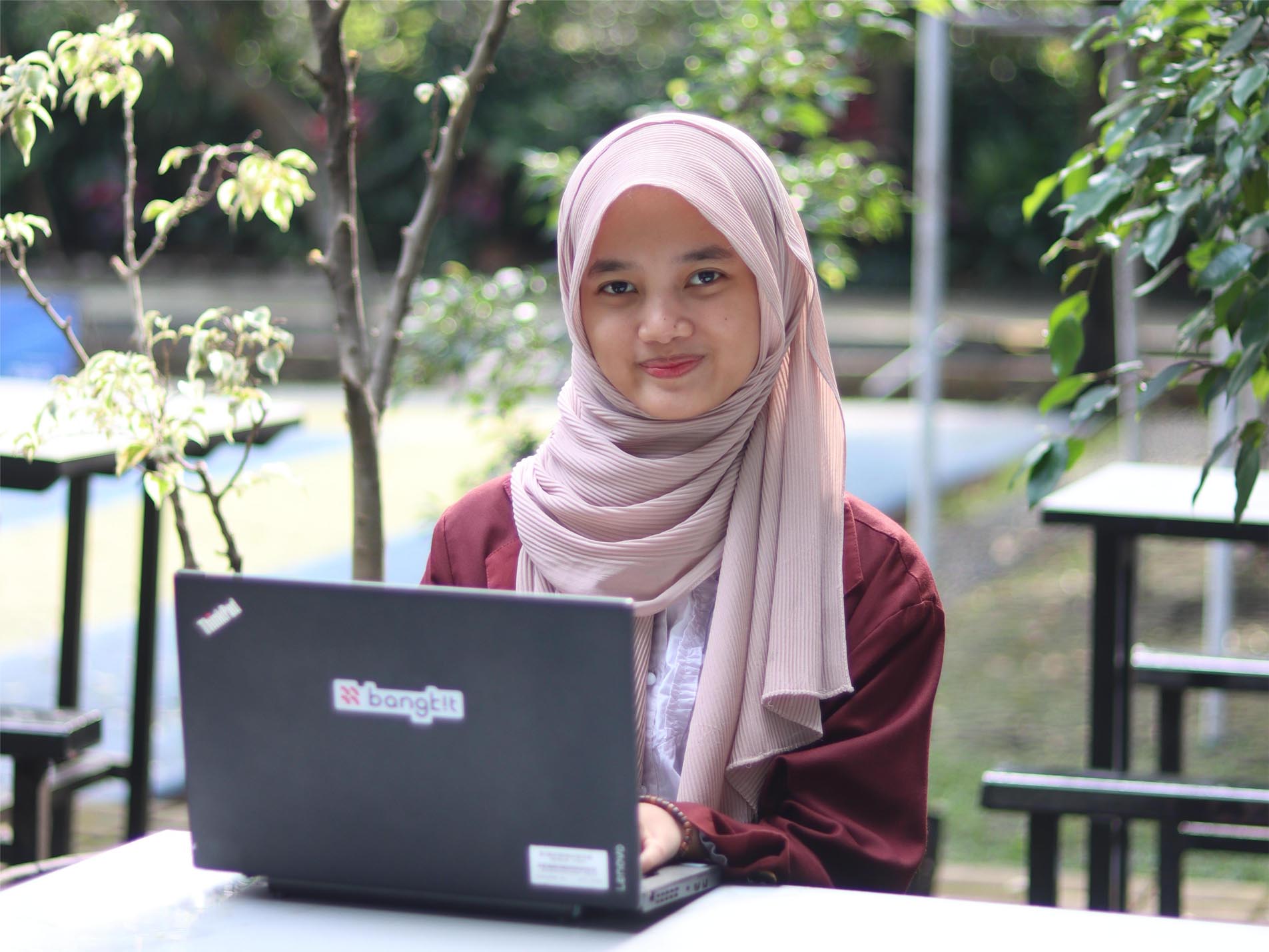 Maukah Meraih Gelar S1 Digital Bisnis Tanpa Biaya Menggunakan Fasilitas Beasiswa Rektor Terbaru?