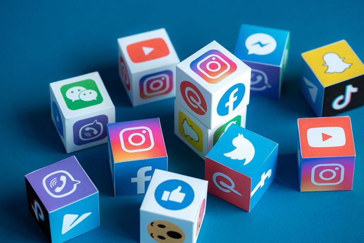 Akun Media Sosial Apa Saja yang Bisa Menghubungkan dengan Klien?