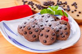 Membuat Kue Coklat Choco Chip yang Renyah dan Manis